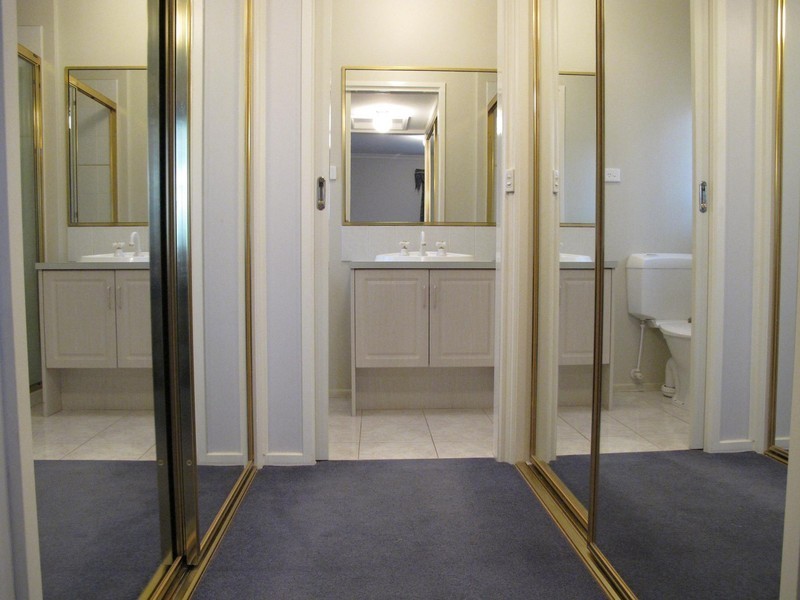 10 Rodmar Close, Hillside VIC 3037