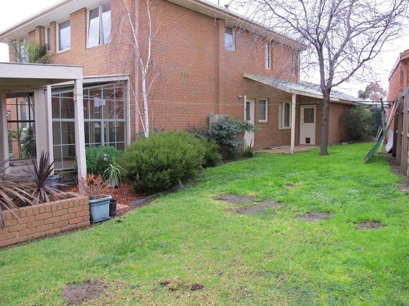 10 Rodmar Close, Hillside VIC 3037