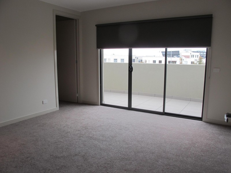 62 Commercial Road, Caroline Springs VIC 3023