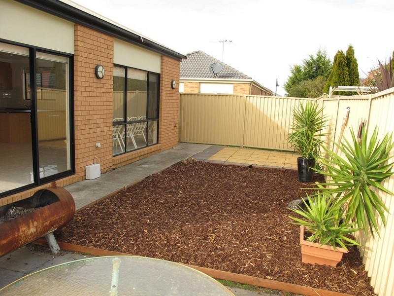 42  St Vincents Way, Caroline Springs VIC 3023