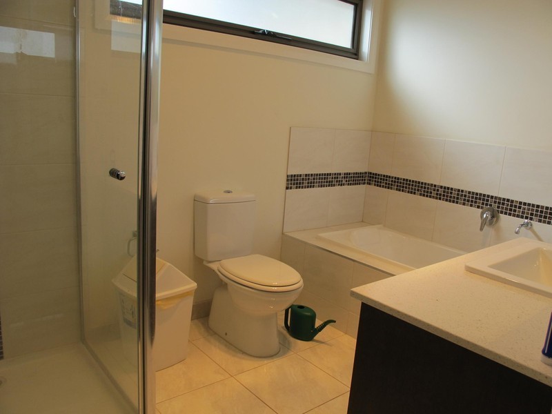 12 Brunton Avenue, Caroline Springs VIC 3023