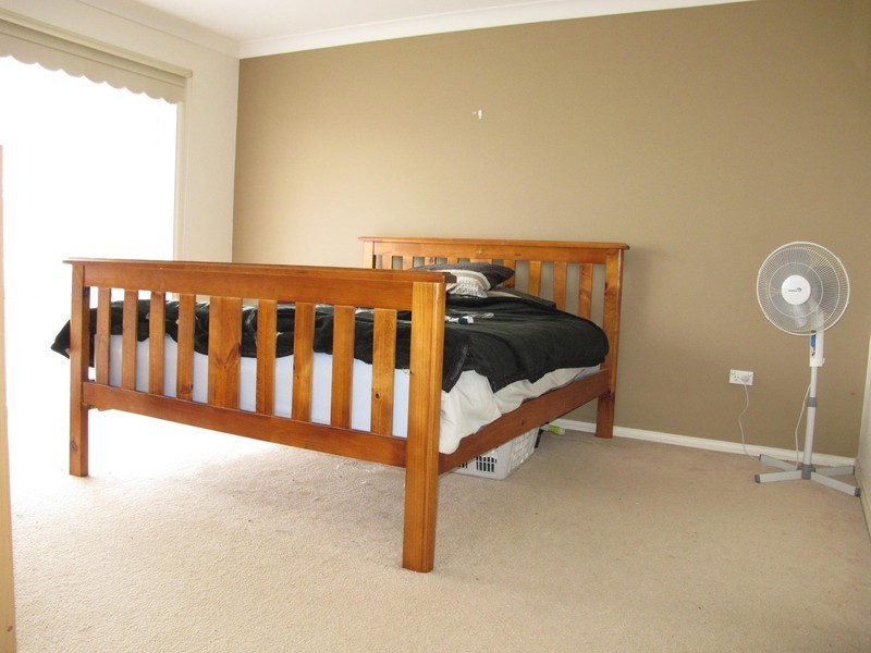 33 Kanmore Crescent, Hillside VIC 3037