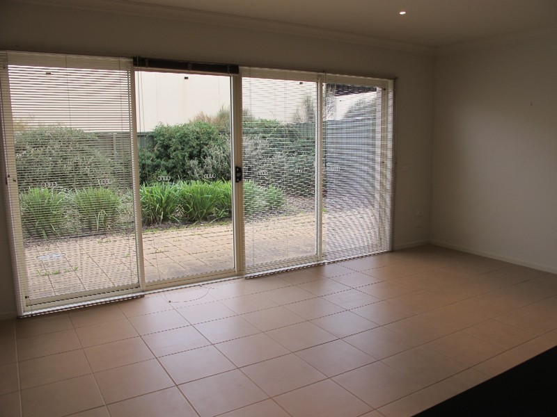 33A Wentworth Drive, Taylors Lakes VIC 3038