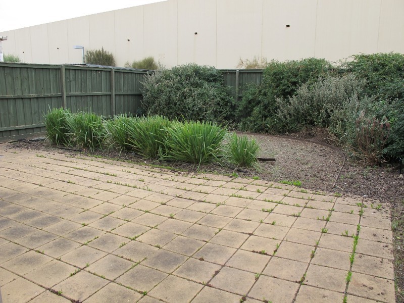 33A Wentworth Drive, Taylors Lakes VIC 3038