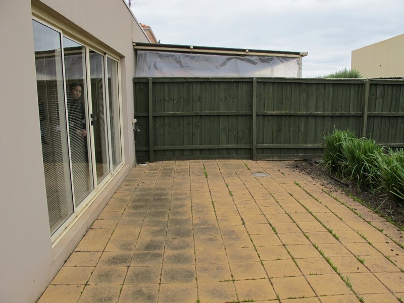 33A Wentworth Drive, Taylors Lakes VIC 3038
