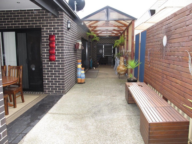 37 Aberfeldie Way, Caroline Springs VIC 3023