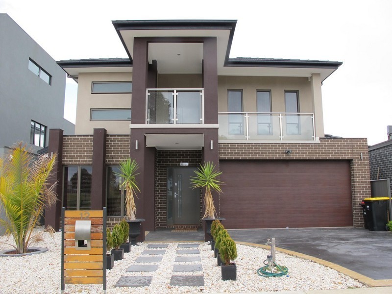 12 Brunton Avenue, Caroline Springs VIC 3023