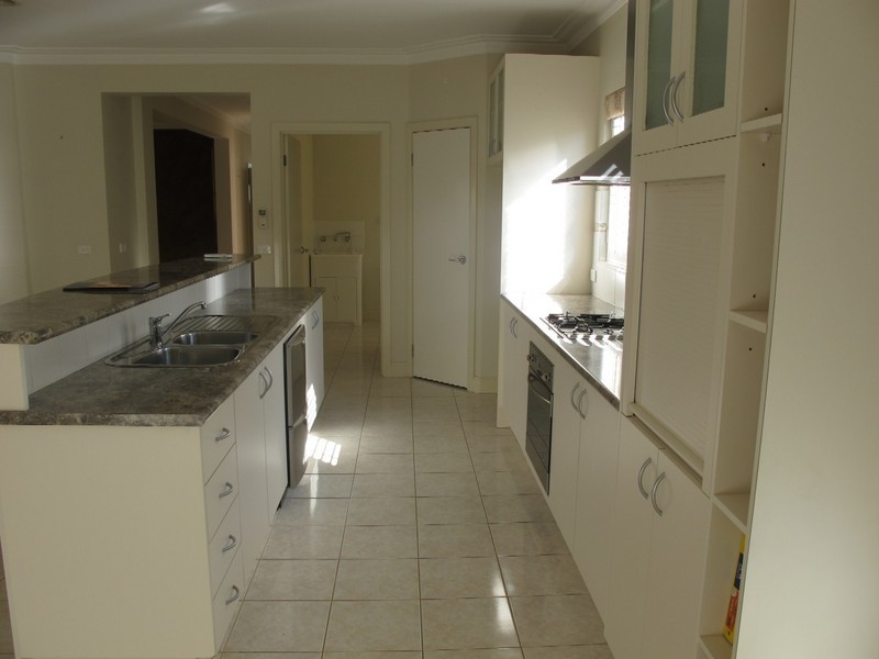 47 St Georges Ave, Caroline Springs VIC 3023