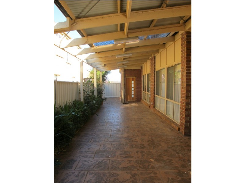 47 St Georges Ave, Caroline Springs VIC 3023