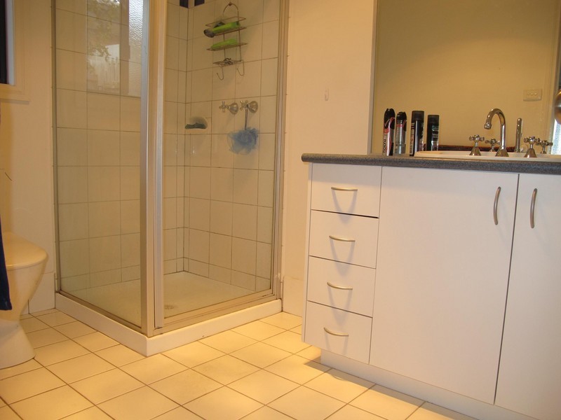 33  Kanmore Crescent, Hillside VIC 3037