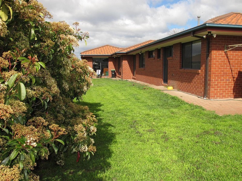 33  Kanmore Crescent, Hillside VIC 3037