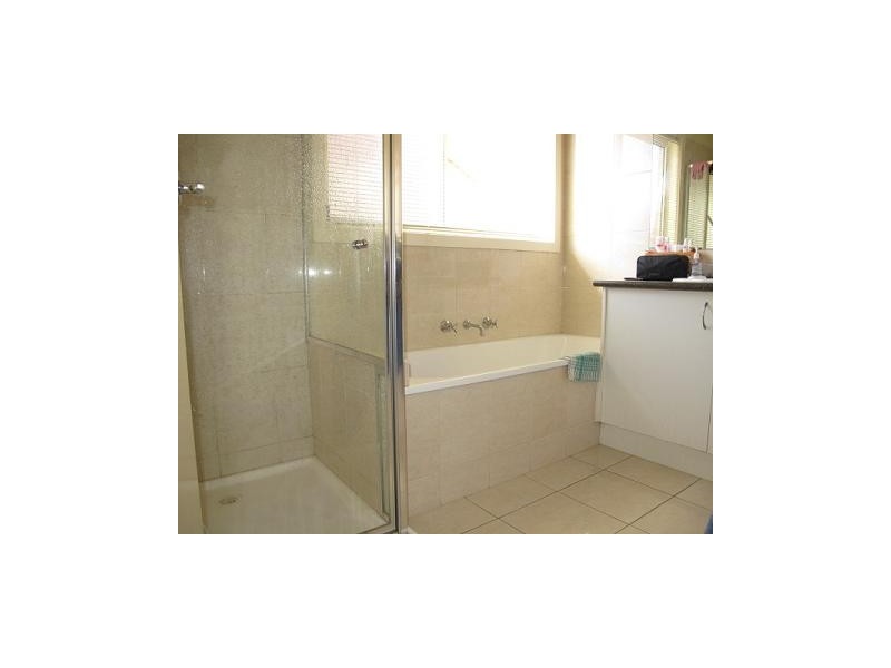 2/4 Jade Way, Hillside VIC 3037