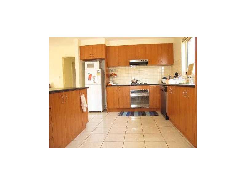 2/4 Jade Way, Hillside VIC 3037