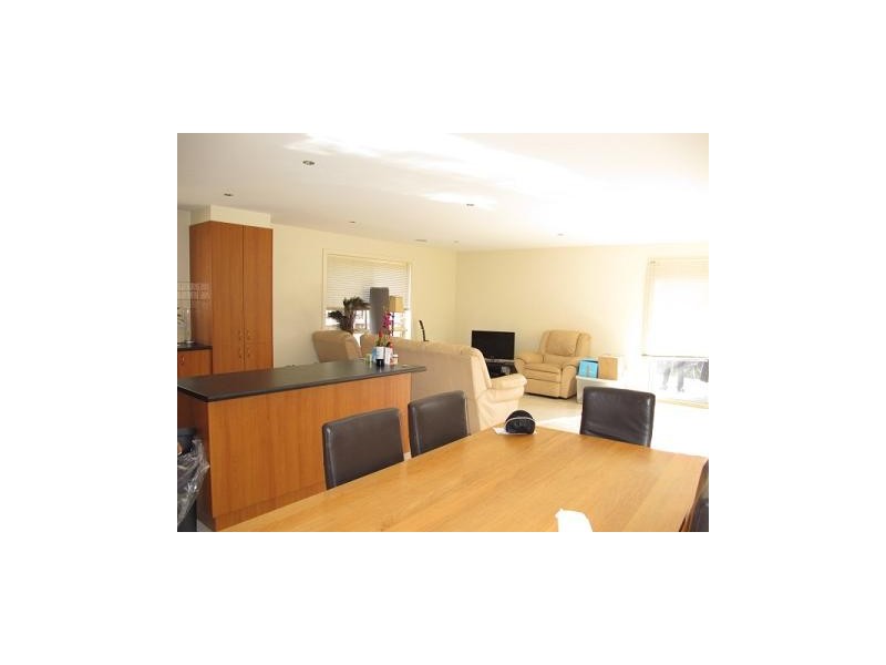 2/4 Jade Way, Hillside VIC 3037