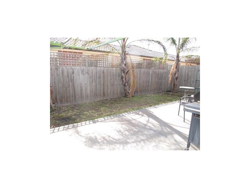 2/4 Jade Way, Hillside VIC 3037