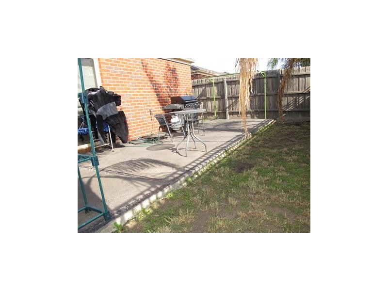 2/4 Jade Way, Hillside VIC 3037