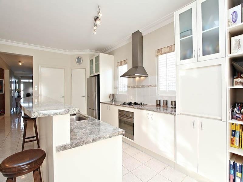 47 St Georges Ave, Caroline Springs VIC 3023