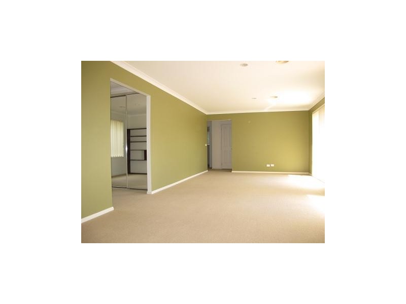 8 Champagne Way, Hillside VIC 3037