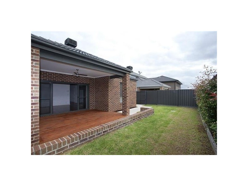 19 Herring Loop, Caroline Springs VIC 3023