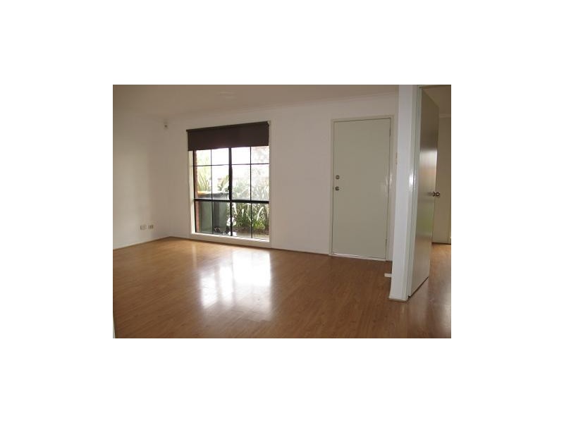 1/6 CATHERINE DRIVE, Hillside VIC 3037