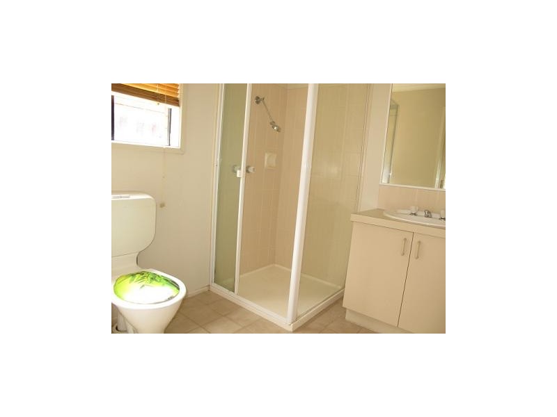 1/6 CATHERINE DRIVE, Hillside VIC 3037