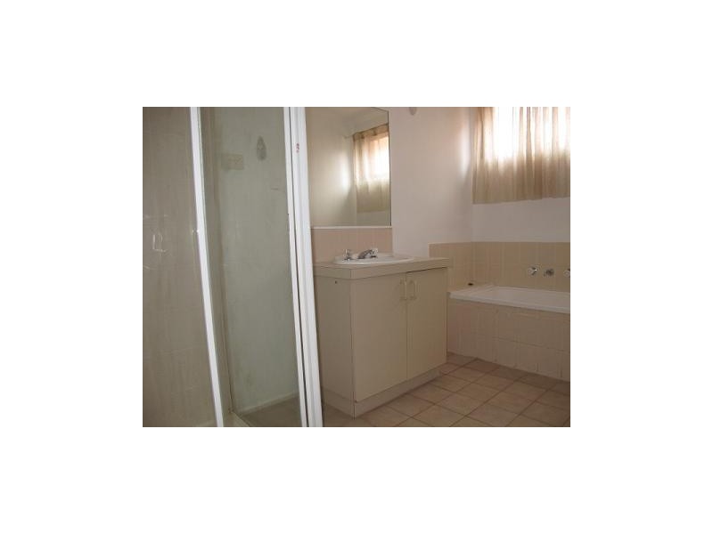 1/6 CATHERINE DRIVE, Hillside VIC 3037