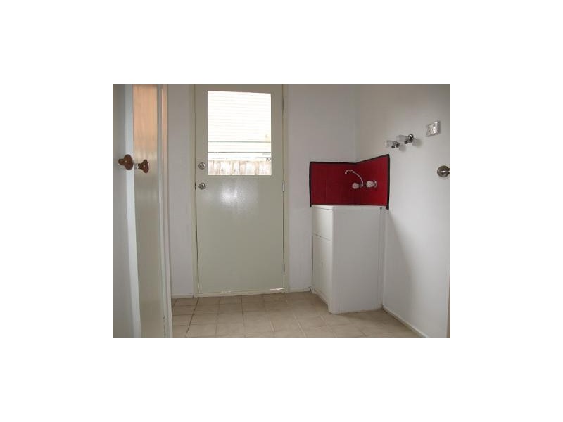 1/6 CATHERINE DRIVE, Hillside VIC 3037