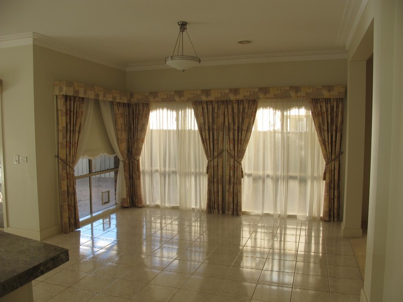 47 St Georges Ave, Caroline Springs VIC 3023