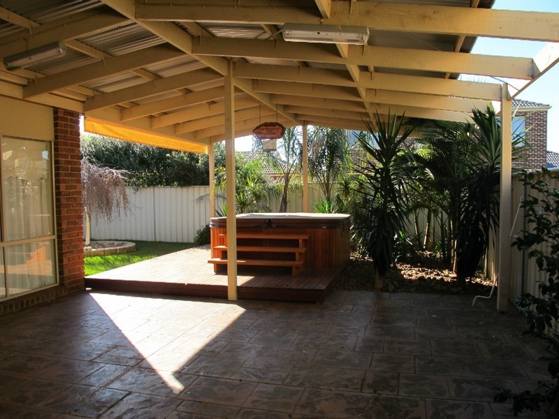 47 St Georges Ave, Caroline Springs VIC 3023