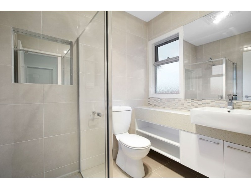 2/252 Parer Road, Airport West VIC 3042