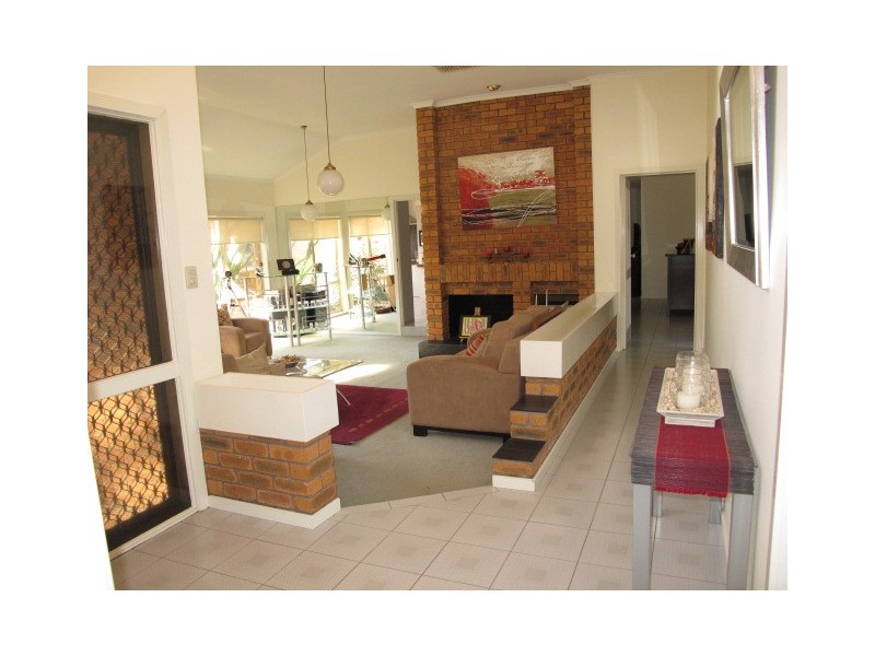 12  Nerida Court, Taylors Lakes VIC 3038