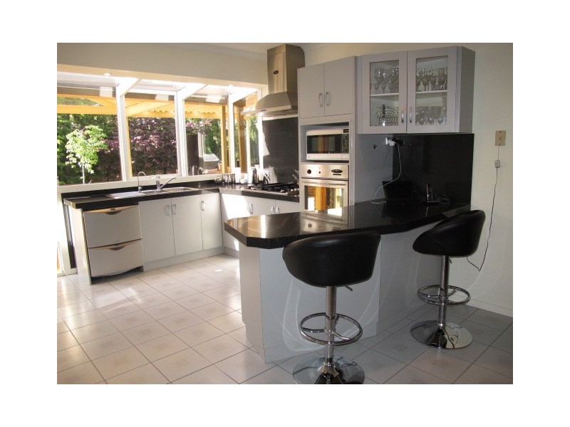 12  Nerida Court, Taylors Lakes VIC 3038