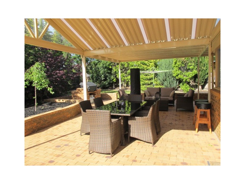 12  Nerida Court, Taylors Lakes VIC 3038