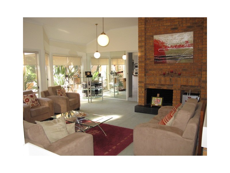 12  Nerida Court, Taylors Lakes VIC 3038