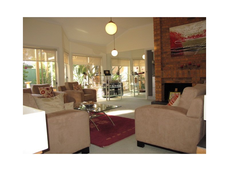 12  Nerida Court, Taylors Lakes VIC 3038