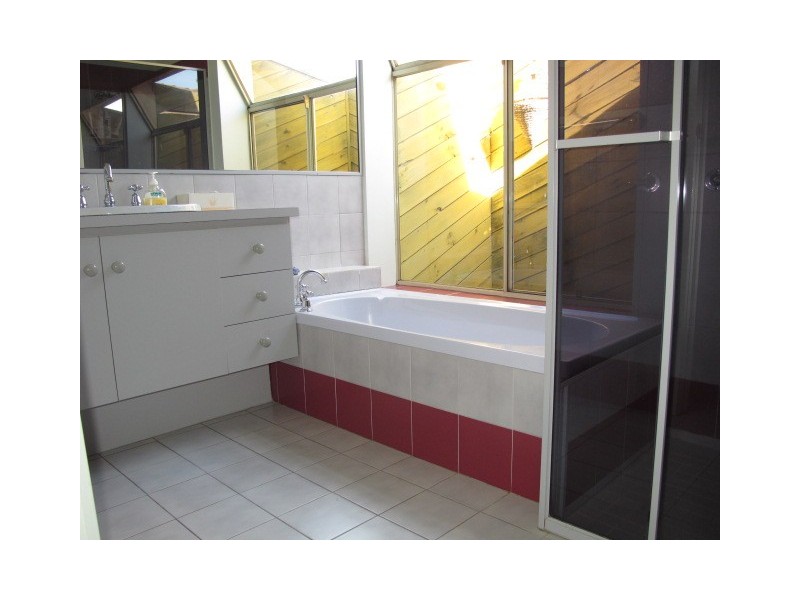 12  Nerida Court, Taylors Lakes VIC 3038