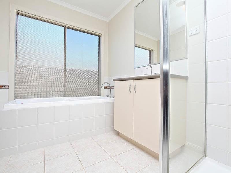 47  St Georges Ave, Caroline Springs VIC 3023