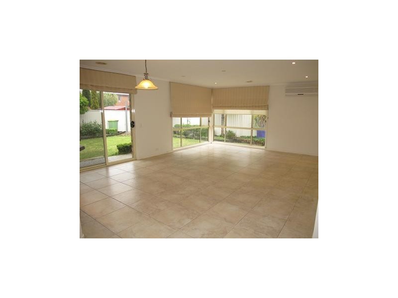 11 Cotteridge Place, Caroline Springs VIC 3023