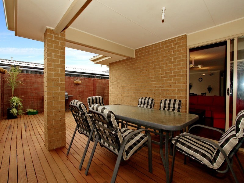 11 Wills Terrace, Burnside Heights VIC 3023