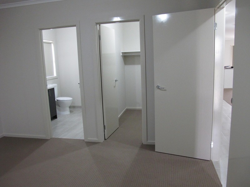 68 Moor Park Drive, Craigieburn VIC 3064