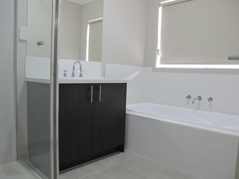68 Moor Park Drive, Craigieburn VIC 3064