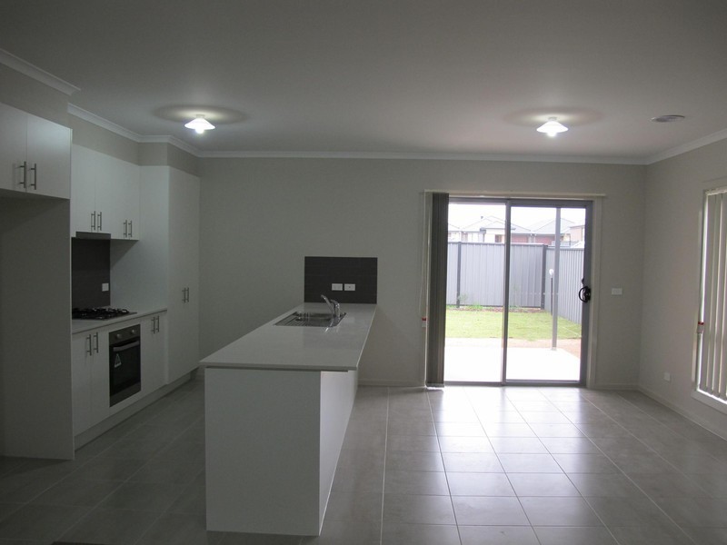 68 Moor Park Drive, Craigieburn VIC 3064