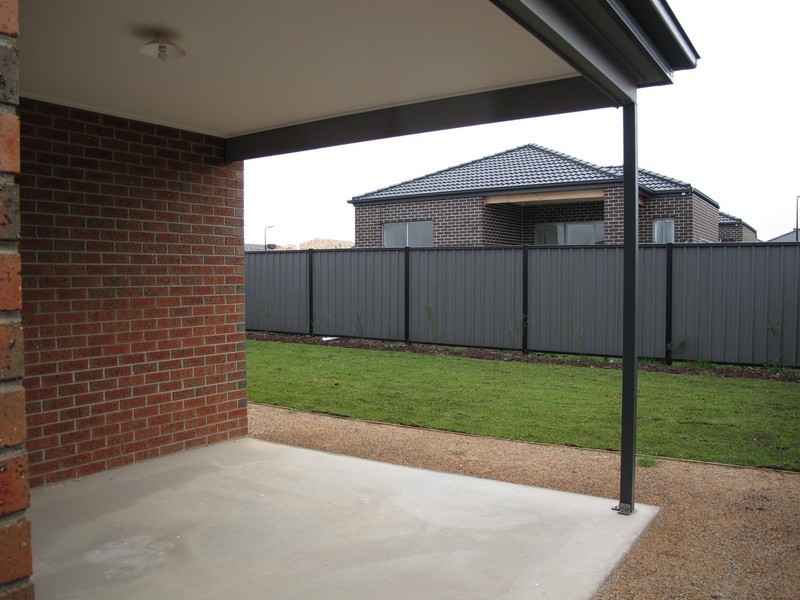 68 Moor Park Drive, Craigieburn VIC 3064