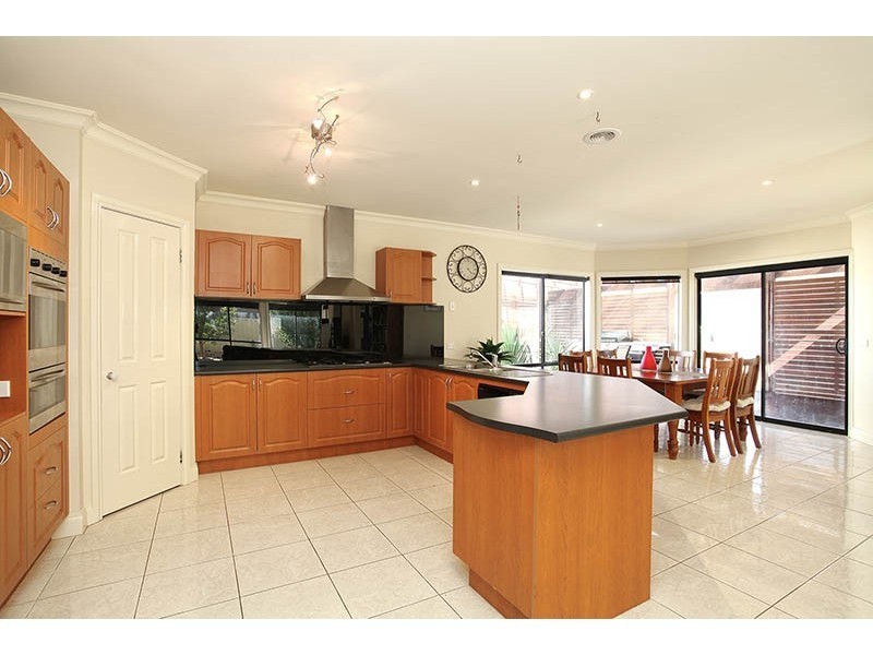 29 Bramshaw Crescent, Hillside VIC 3037