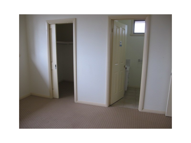 36 Erskine Way, Sydenham VIC 3037