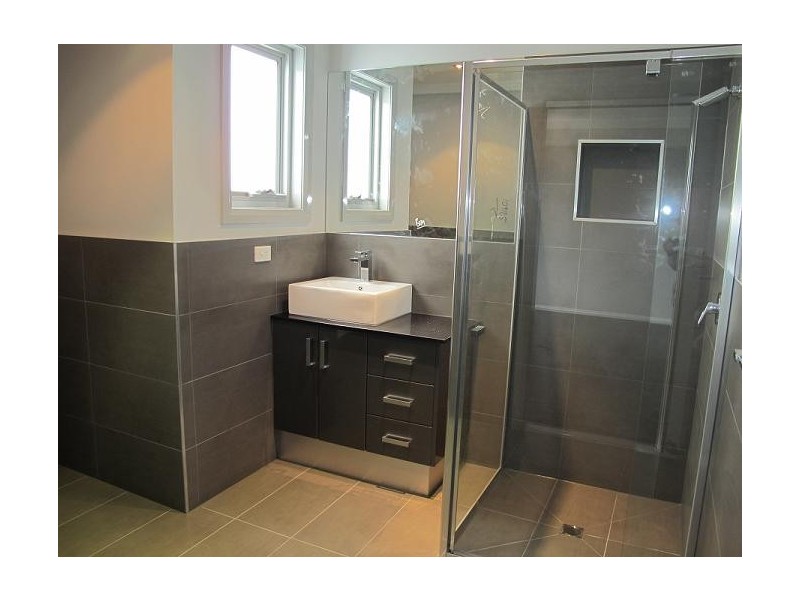 6 Irwin Gardens, Caroline Springs VIC 3023