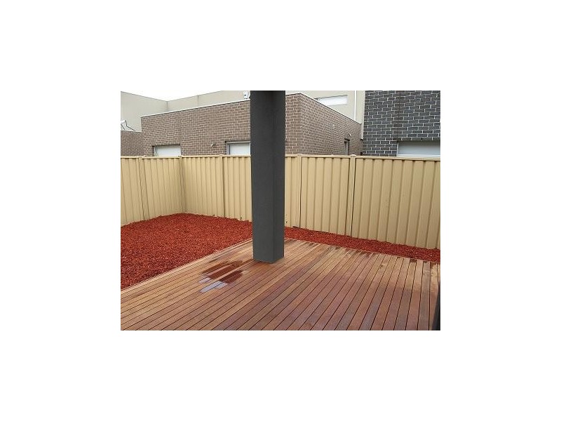 6 Irwin Gardens, Caroline Springs VIC 3023