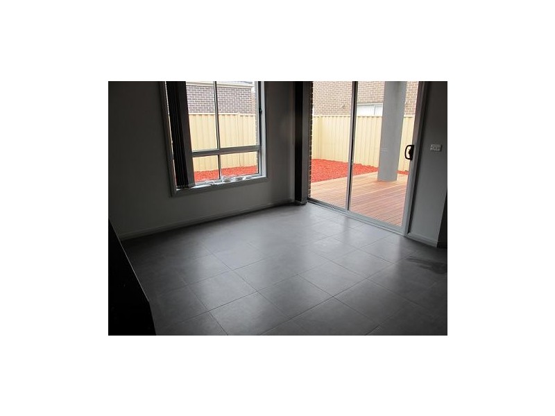 6 Irwin Gardens, Caroline Springs VIC 3023