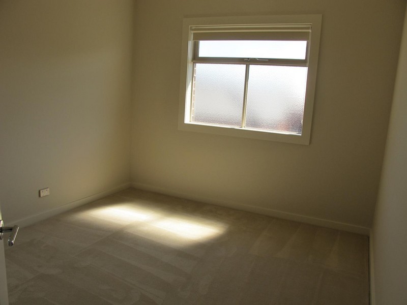 13 Irwin Gardens, Caroline Springs VIC 3023