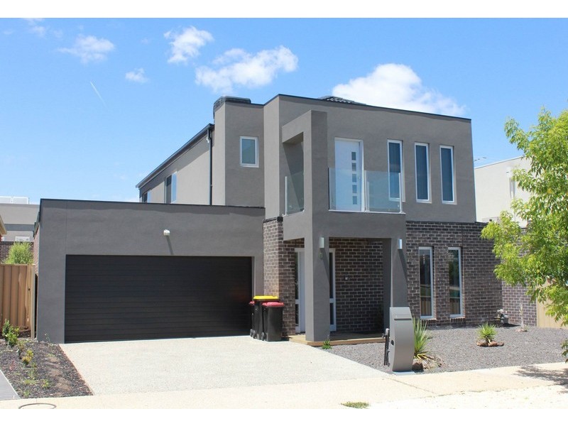 6  Irwin Gardens, Caroline Springs VIC 3023